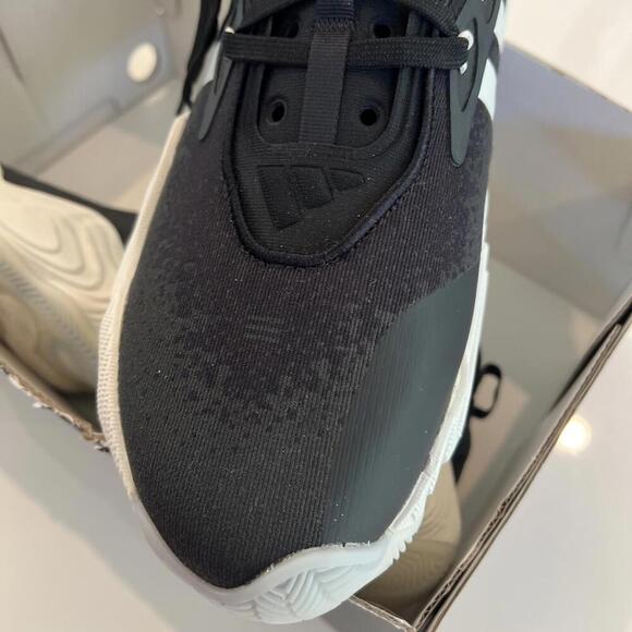 $139 Adidas Men’s Trae Young 3 Basketball Size 14 Black White  IE9362 main image 5